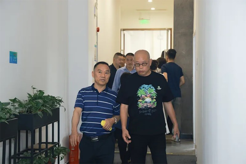 省人大常委会副秘书长张扬军带队调研宝宝秀传媒：点赞直播新业态，共绘文化创新蓝图